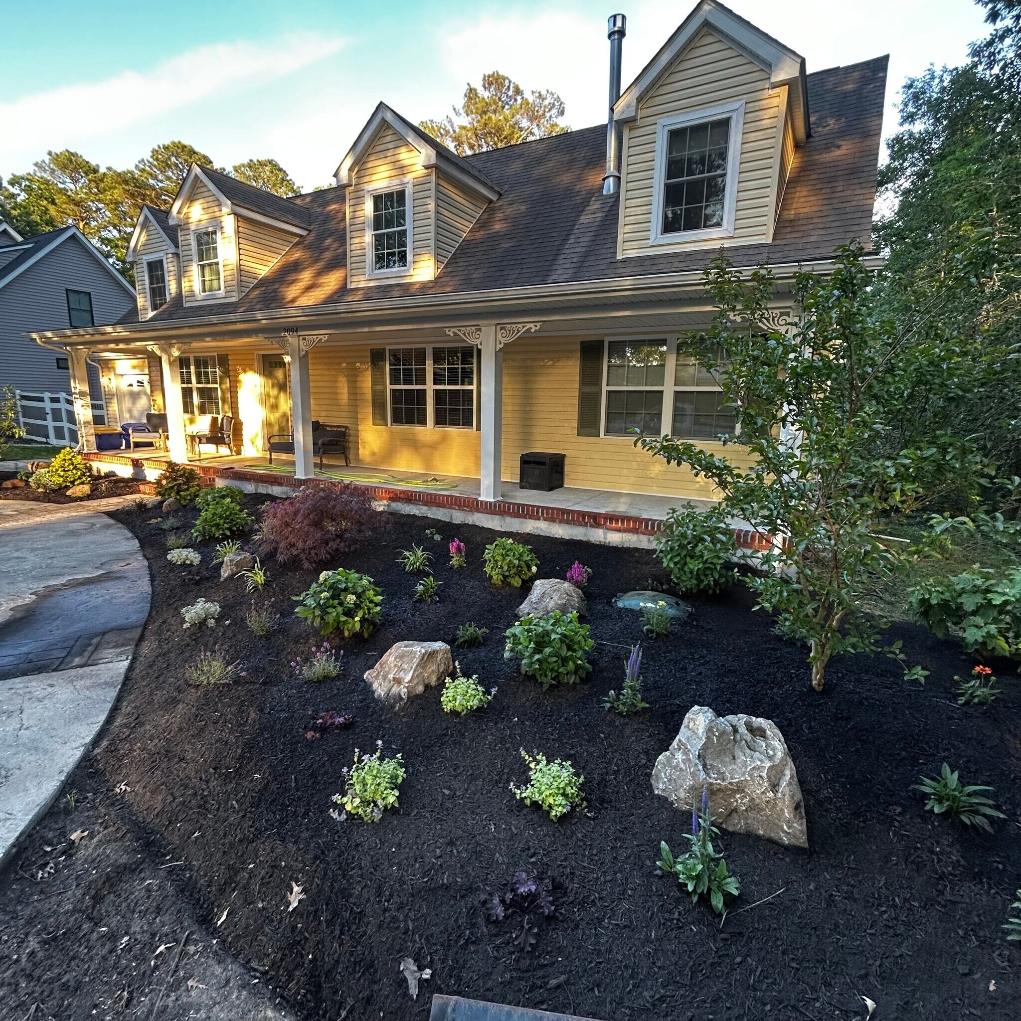 Building Photo - 2094 Fieldcrest Dr