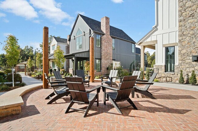 Building Photo - 225 W 1st St