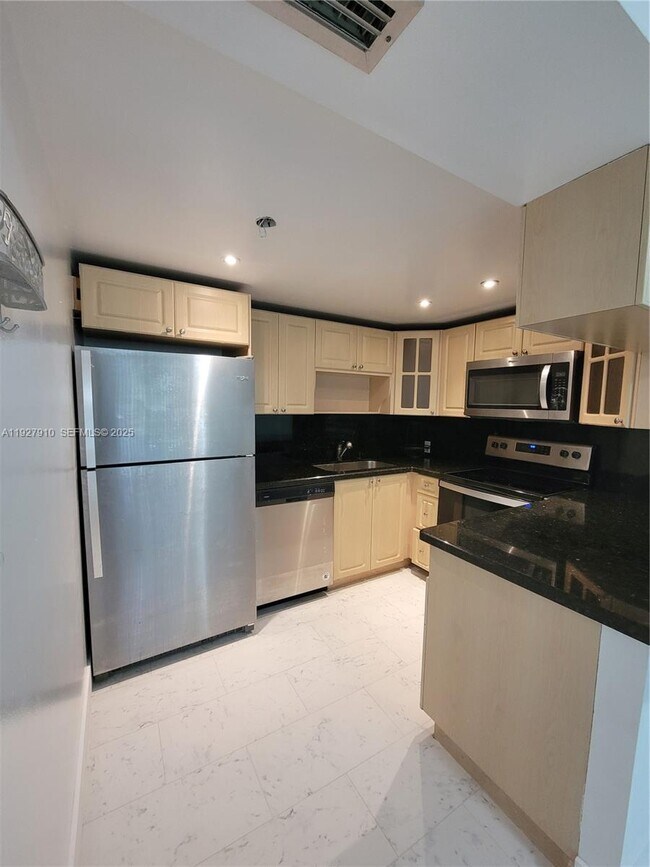 Building Photo - 8290 Lake Dr