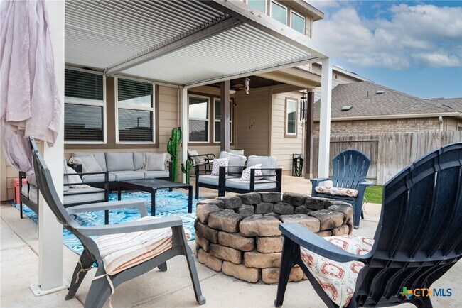 Building Photo - 2043 Cowan Dr