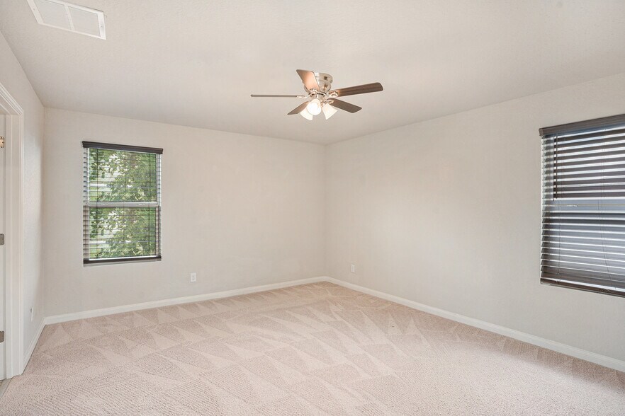 Building Photo - 533 Sand Trail St