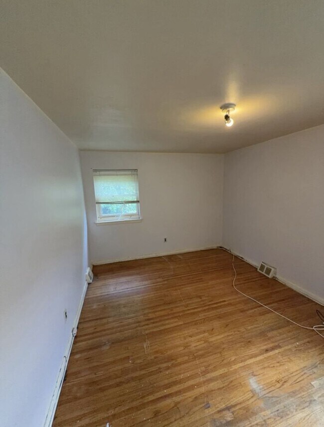 Building Photo - 2607 Tremont St