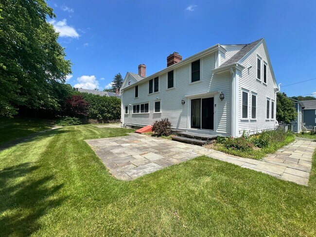 Building Photo - 14 Gray St