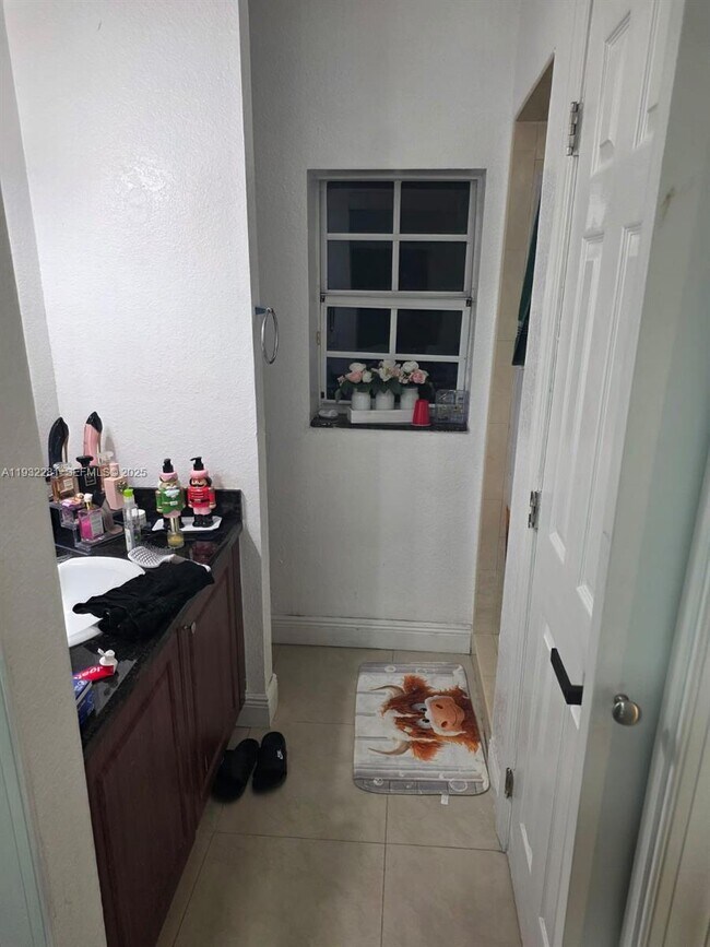 Building Photo - 16201 SW 169th Ave