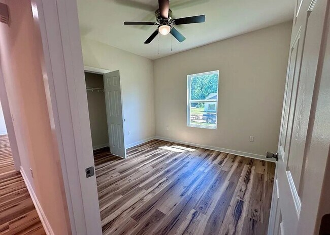 Building Photo - 104 Neenan Dr