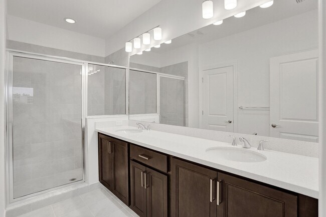 Building Photo - 585 Sanderling Cir