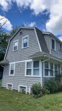 Building Photo - 3 Bedroom House