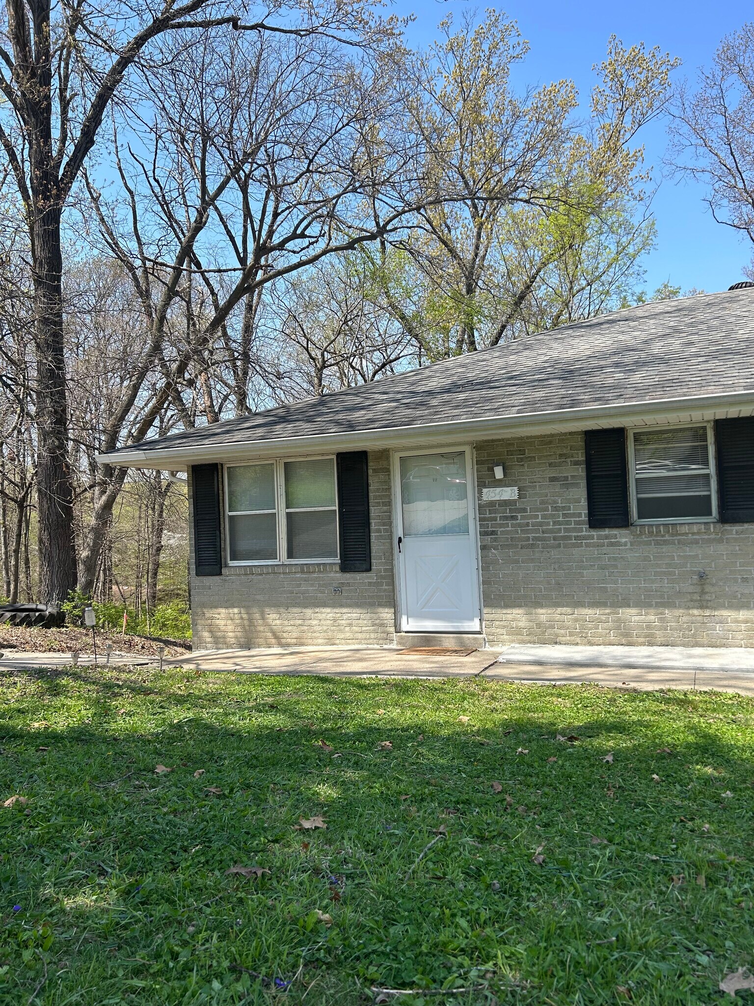 Building Photo - 454 Hutton Ln