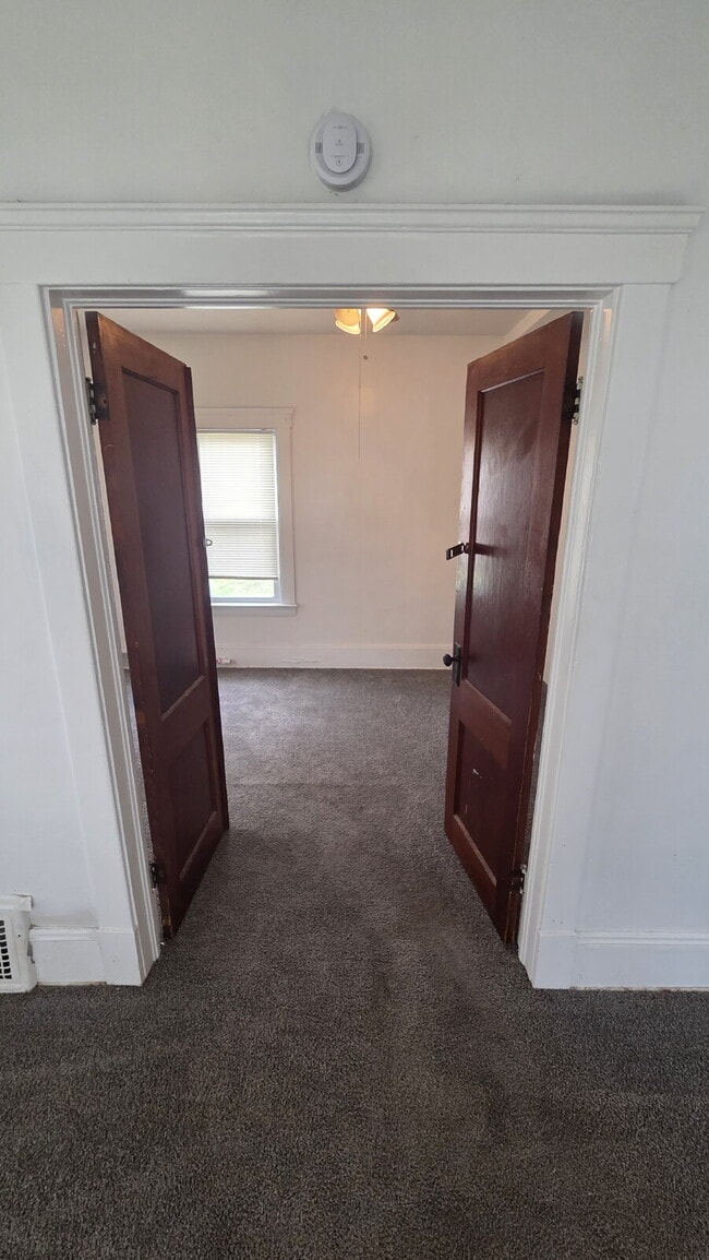 Building Photo - Spacious 1-Bed Duplex with French Doors to Master Bedroom