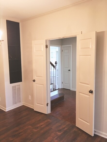 Building Photo - 2028 Hazel Hedge Ln