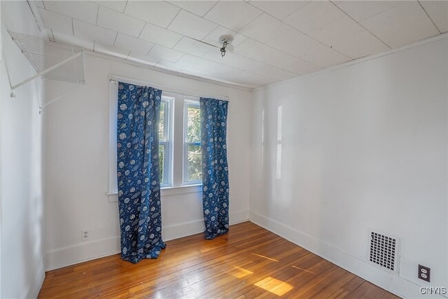 Building Photo - 518 E Brighton Ave