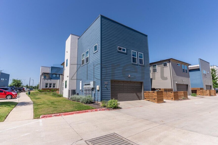 Building Photo - Unit 1801