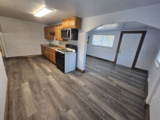 Building Photo - Charming 2/1 Home For Rent in Gerber!