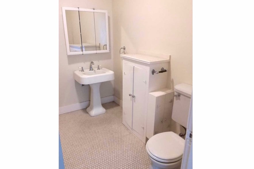 Bathroom - 2522 Capitol Ave