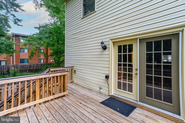 Building Photo - 3700 Roxbury Ln