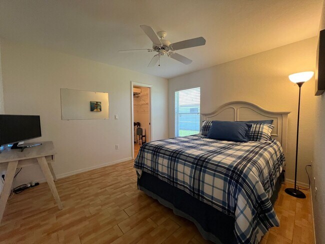 Building Photo - FURNISHED SHORT TERM RENTAL - 3 Bed / 2 Bath - Single Family Pool Home - $5,000/month ** Heated S...