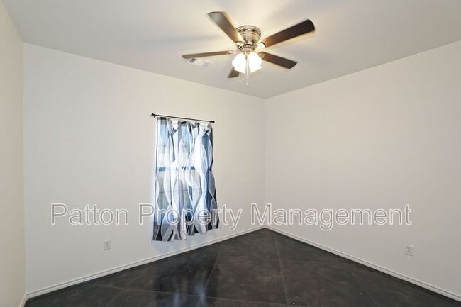 Building Photo - 5000 Ratliff St