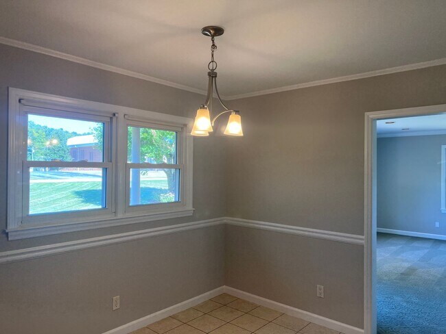 Building Photo - Cozy 3-Bedroom 1.5 bath ranch home