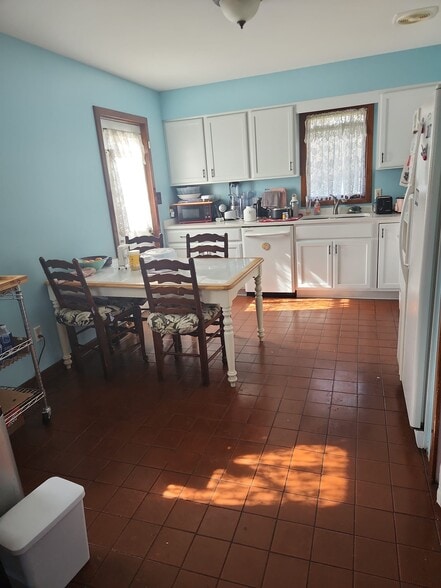 Common area - Kitchen - 2116 Thaler Ave
