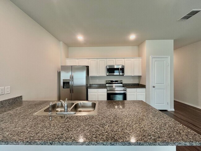 Building Photo - 202 S Rainbow Dr