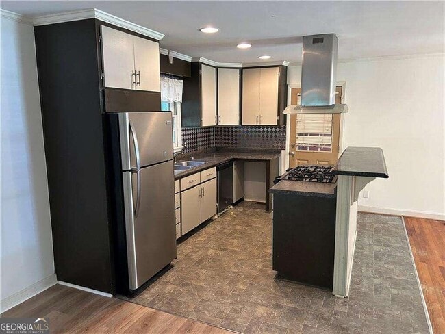 Building Photo - 150 Sherwood Dr