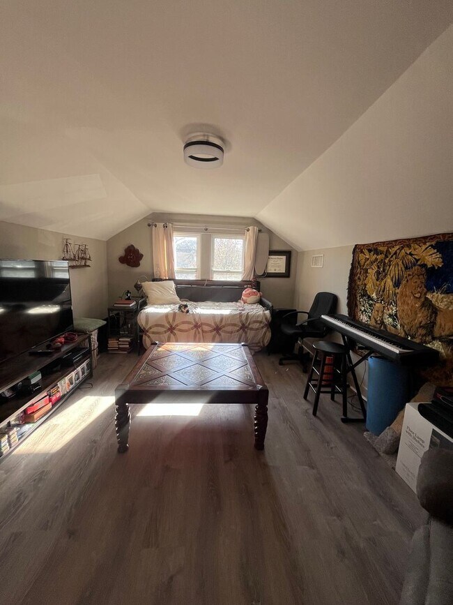 Building Photo - 5002 Dakota Ave