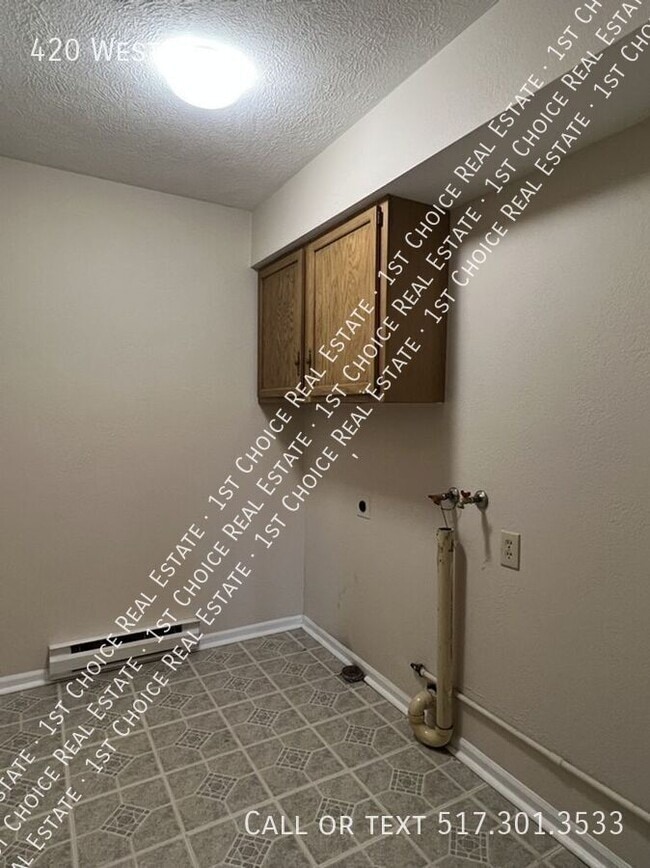 Building Photo - 420 West-