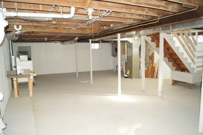 Building Photo - 48 Bornwood Dr