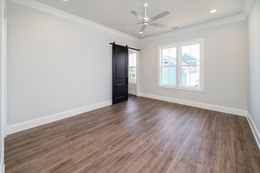 Master Bedroom - 6359 Meeting St