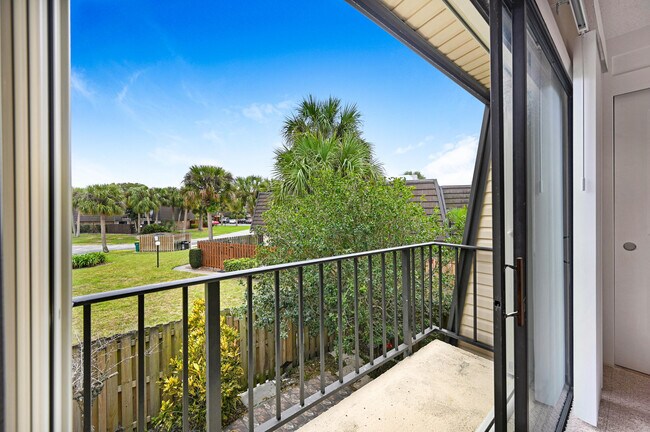 Building Photo - 2111 Vista Oaks Cir NE