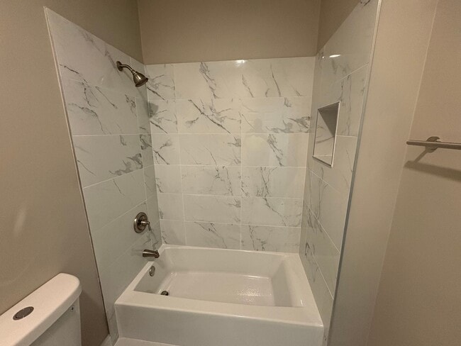 Building Photo - Spacious 2BD/2BA w/ High Ceilings + Modern...