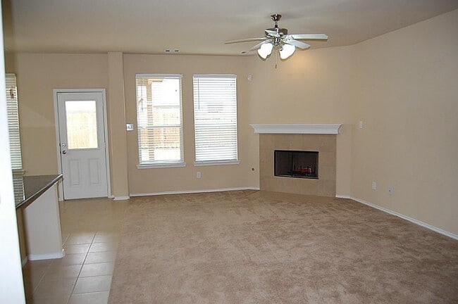 Building Photo - 5634 Jay Thrush Dr