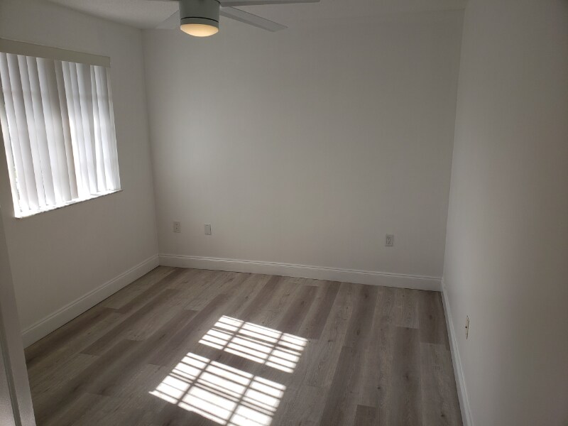 Building Photo - 18616 SW 100th Ave