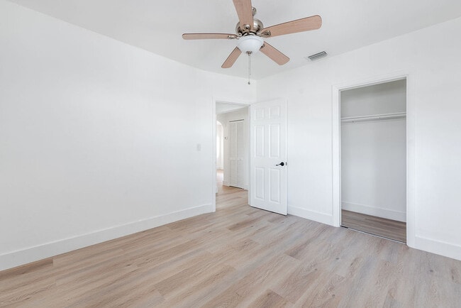 Building Photo - 323 NW 21st Ave