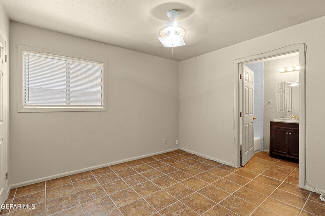 Building Photo - 4948 Aiken Ln