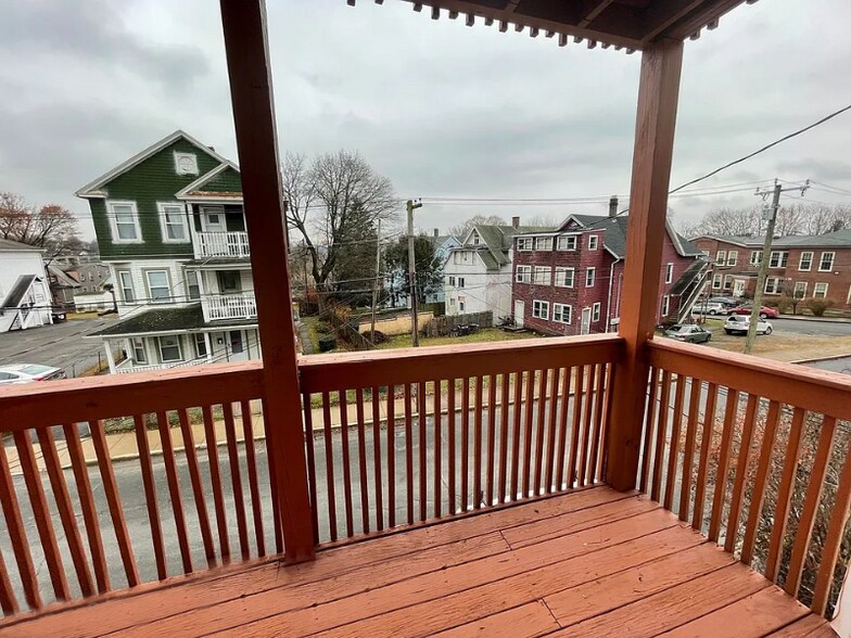 Building Photo - 54 Crown St