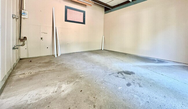 Building Photo - 1325 Browne Ln