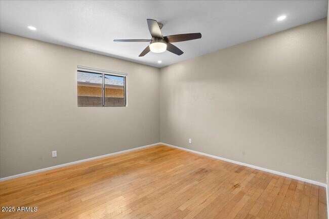 Building Photo - 1235 W 12th Pl
