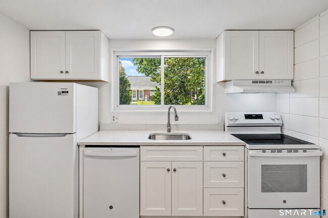 Building Photo - 19 Denlar Dr