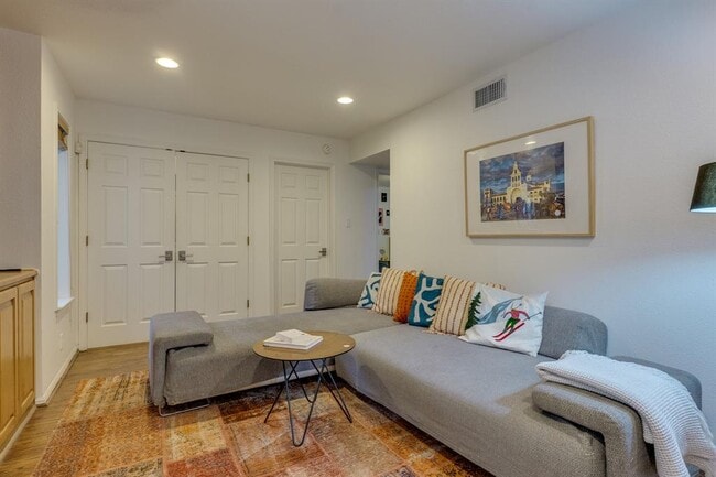 Building Photo - 1105 Constant Springs Dr