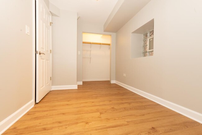 Building Photo - 3 bedroom in Chicago IL 60622