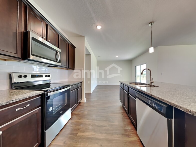 Building Photo - 370 Banyan Frst Dr