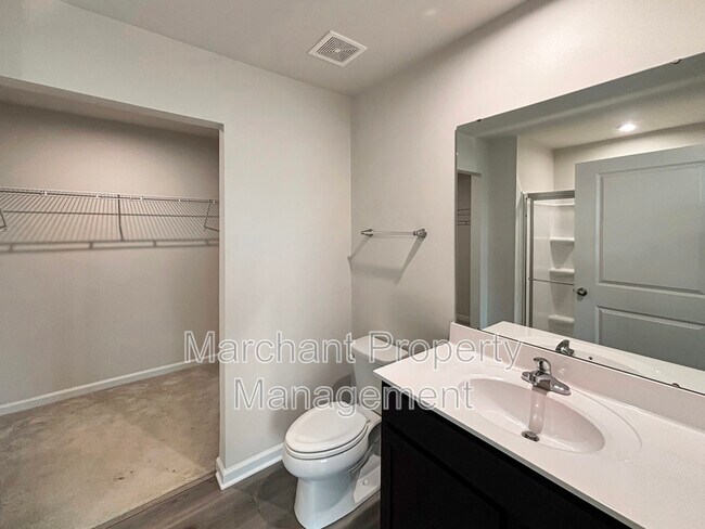 Building Photo - 609 Glamis Ct