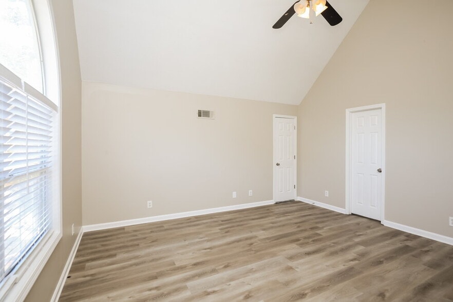 Building Photo - 2627 Windage Dr SW