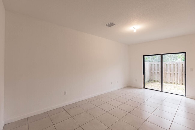 Building Photo - 20742 NE 5th Ct