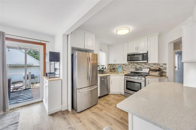 Building Photo - 933 Fenworth Blvd