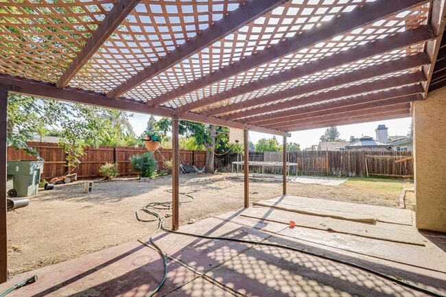 Building Photo - Great Laurelglen Home!