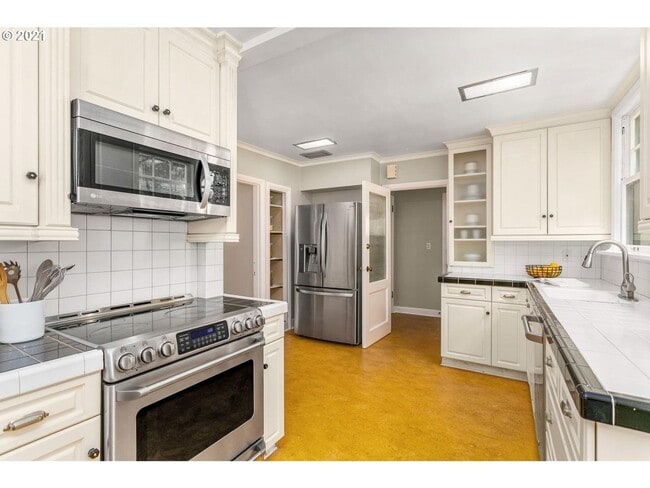 Building Photo - 44 NW MacLeay Blvd