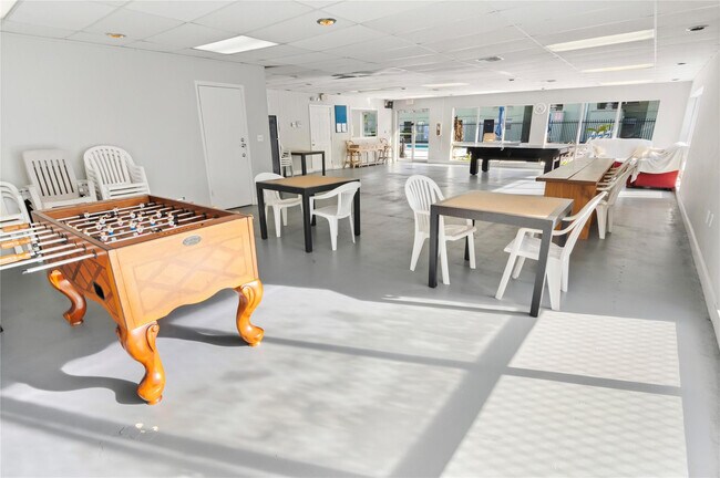 Building Photo - 811 W Oakland Park Blvd