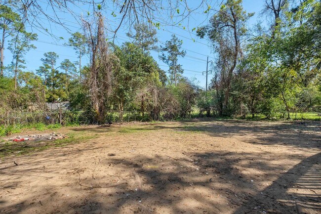 Building Photo - 1674 Sharkey St